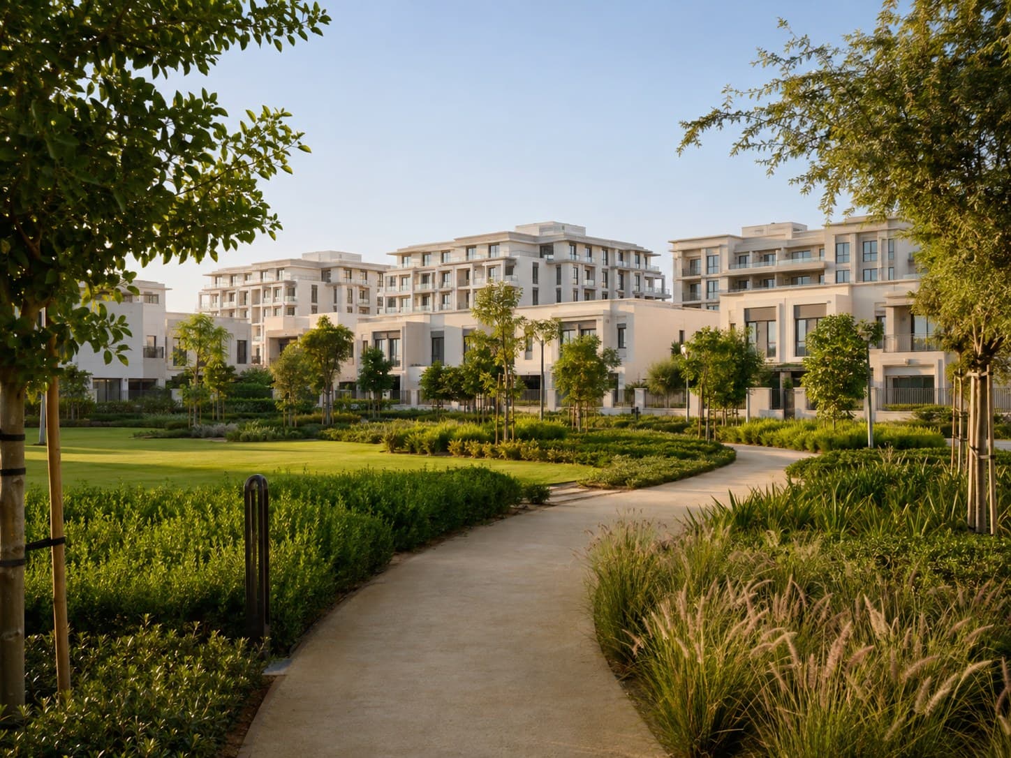 Green parkland and villas in Dubai Hills Estate